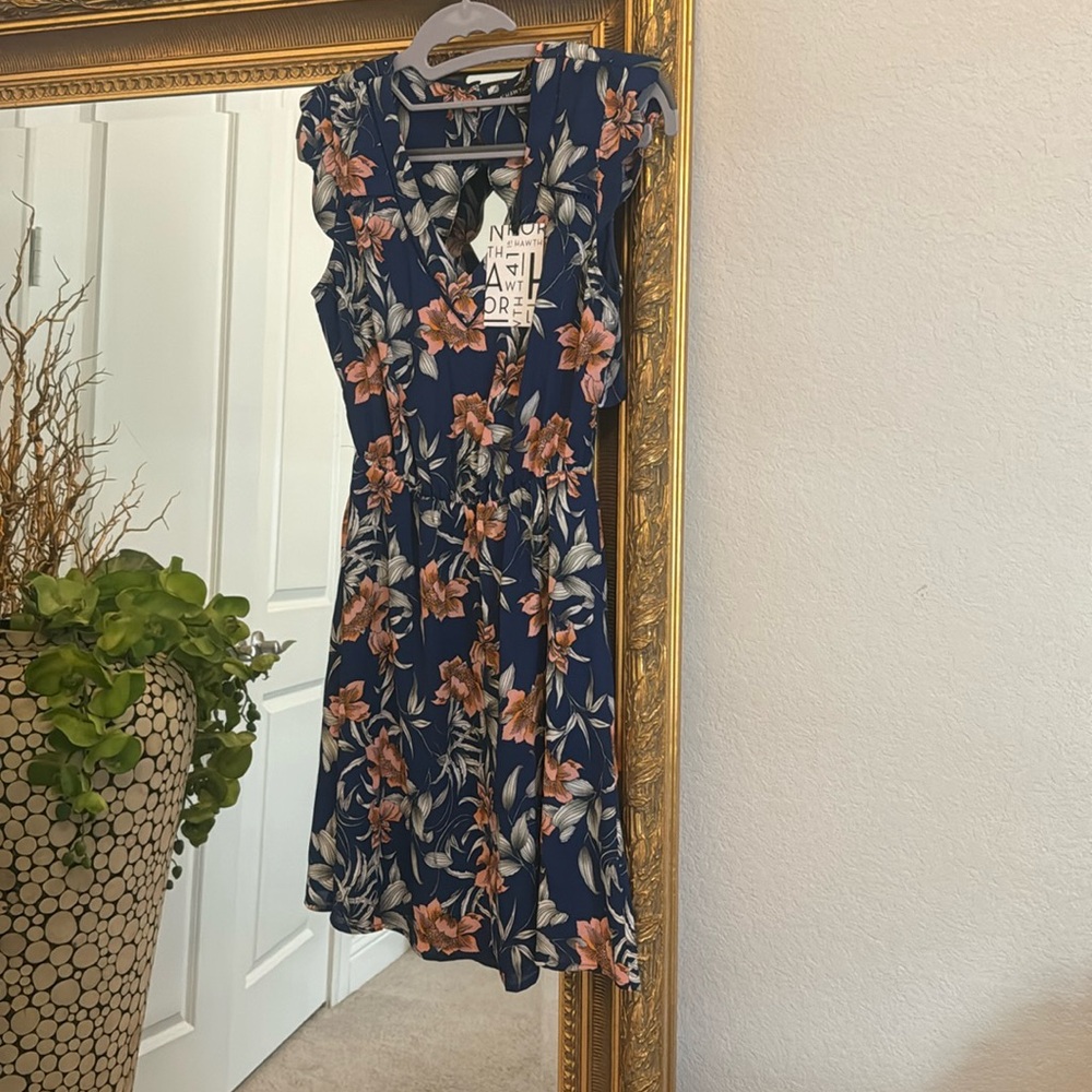 Scallop Detail Dress – a chic and sophisticated choice for any occasion.